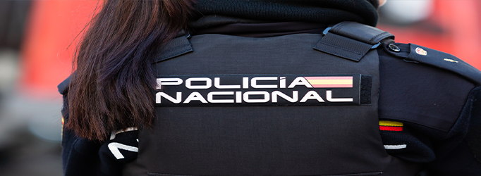 Policía nacional mujer